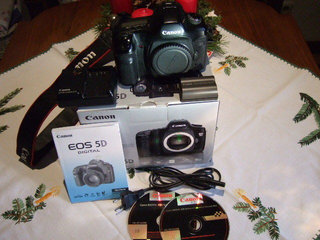 Canon EOS 5D Mark I // 12.8 MP DSLR-Digitalkamera - Schwarz (Nur Gehäuse) OVP