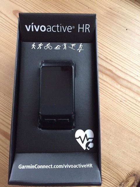 Garmin vivoactive HR GPS Smartwatch mit Herzfrequenzmessung am Handgelenk