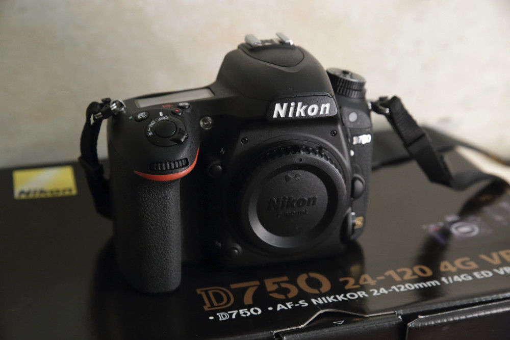 NIKON D750  SLR-digitalkamera - schwarz -super zustand mit 2261 ausloesungen