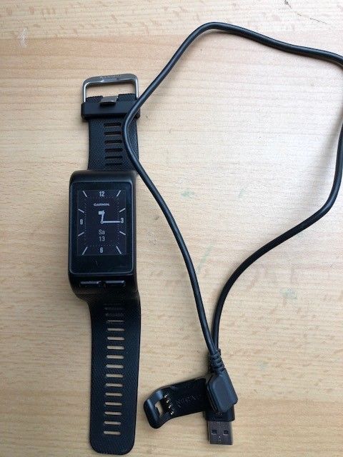 Garmin vivoactive HR Sport GPS-Smartwatch mit Herzfrequenzmessung am Handgelenk