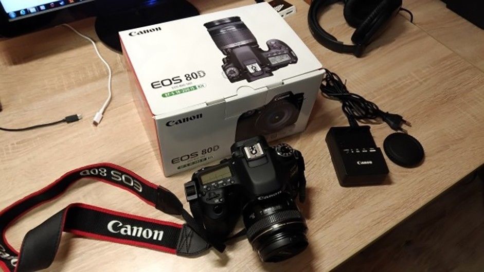 Canon EOS 80D 24.2MP Digitalkamera - Schwarz (Kit mit EF-S 18-55mm Objektiv)
