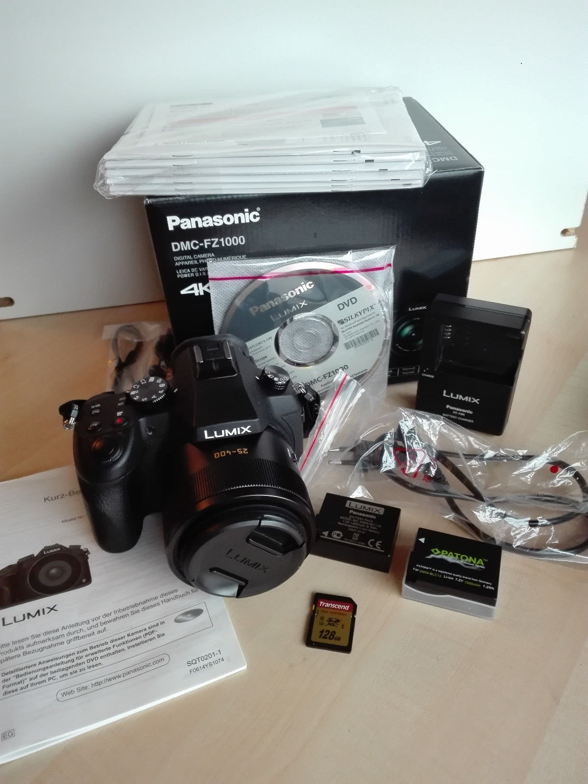 Panasonic LUMIX DMC-FZ1000 Digitalkamera + Zubehörpaket & OVP - wie neu!