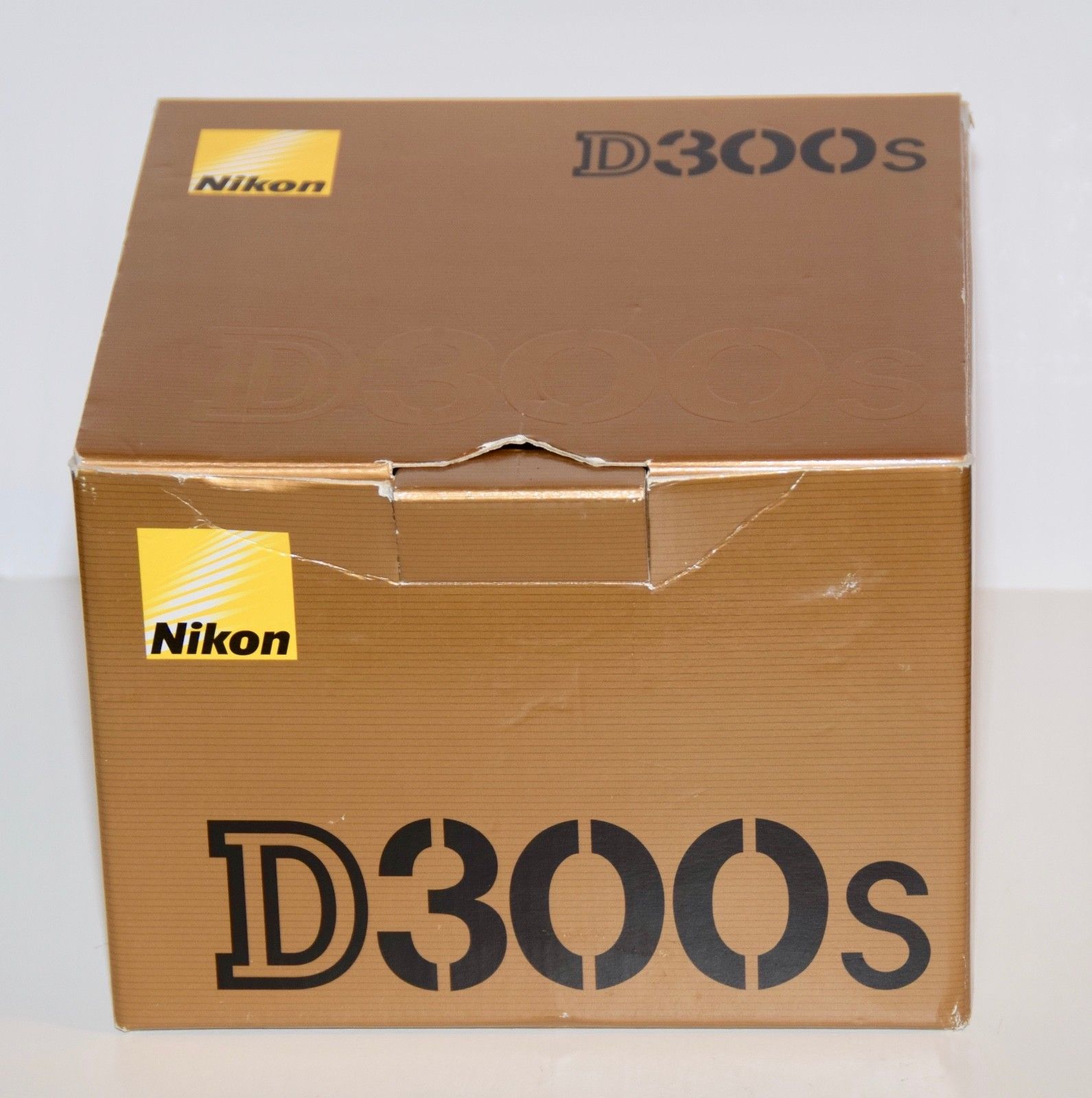 Nikon D300S 12.3MP Digitalkamera inkl. Batteriegriff MB D10 wie abgebildet