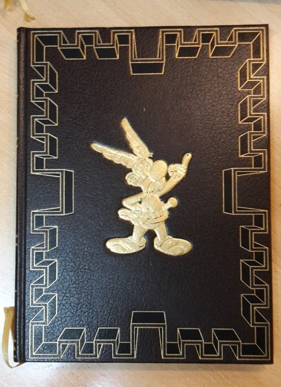 Asterix - Bücher-Sammlung - 9 Bände - in Kunstleder gebunden