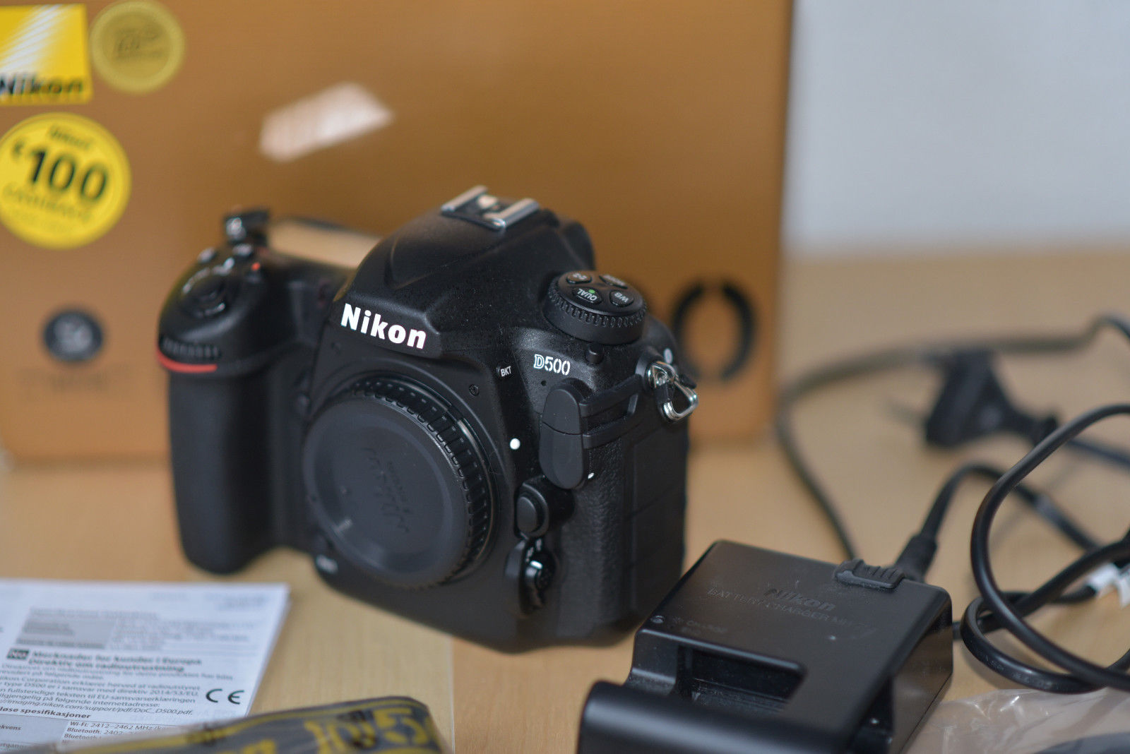 Nikon D500 mit OVP DSLR 20.9 MP Profi-DX-Spiegelreflexkamera -  TOP Zustand