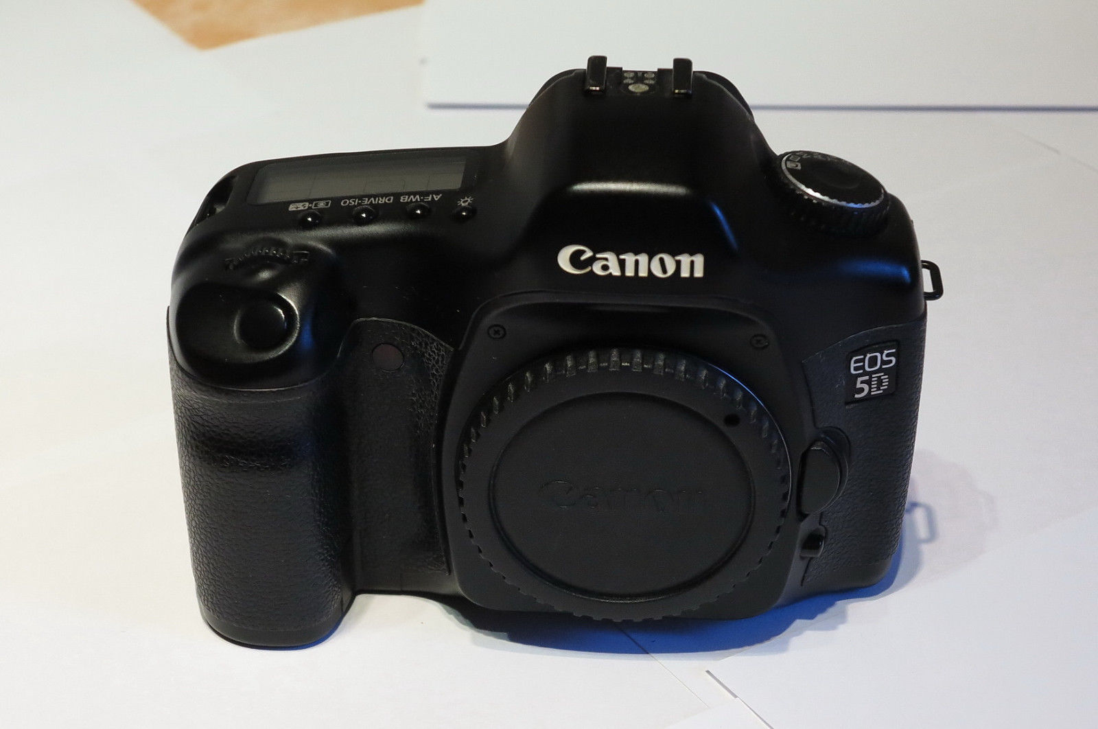 Canon EOS 5D 12.8 MP SLR-Digitalkamera - Schwarz (Nur Gehäuse)