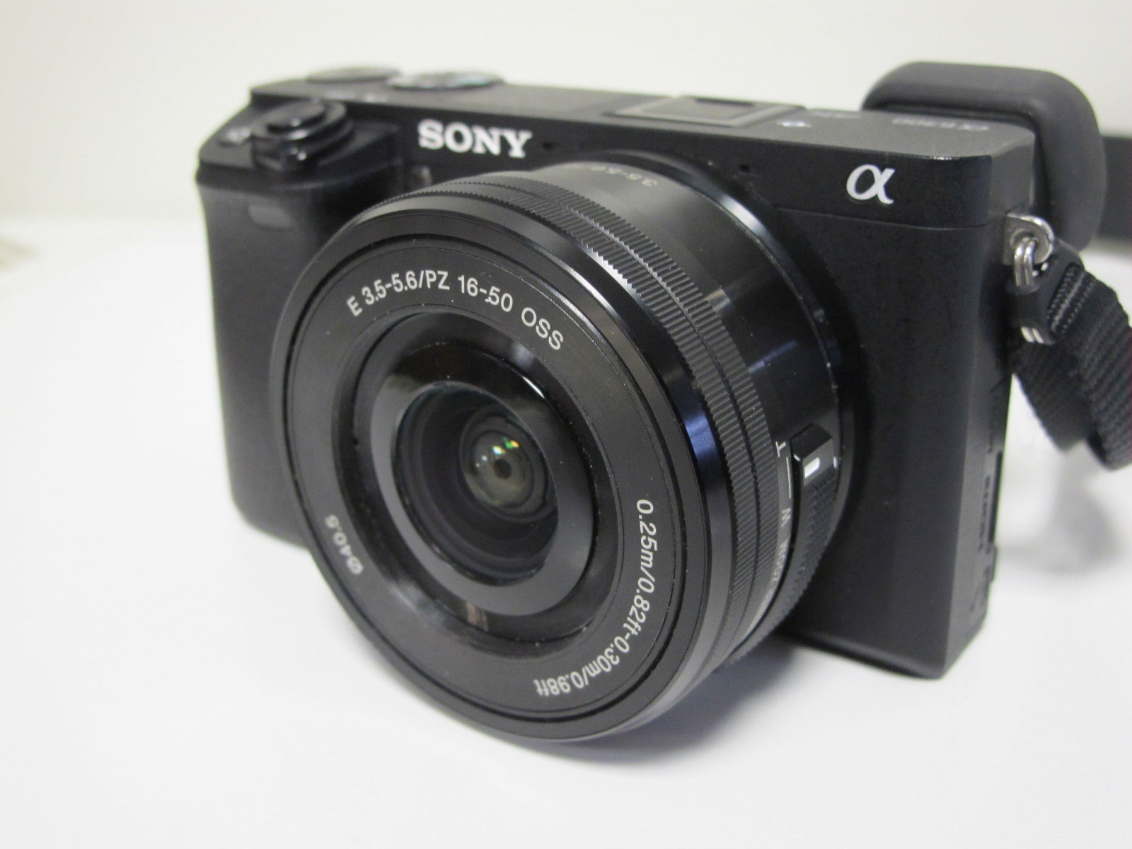 Sony Alpha 6300  24,2 MP Digitalkamera + Extras