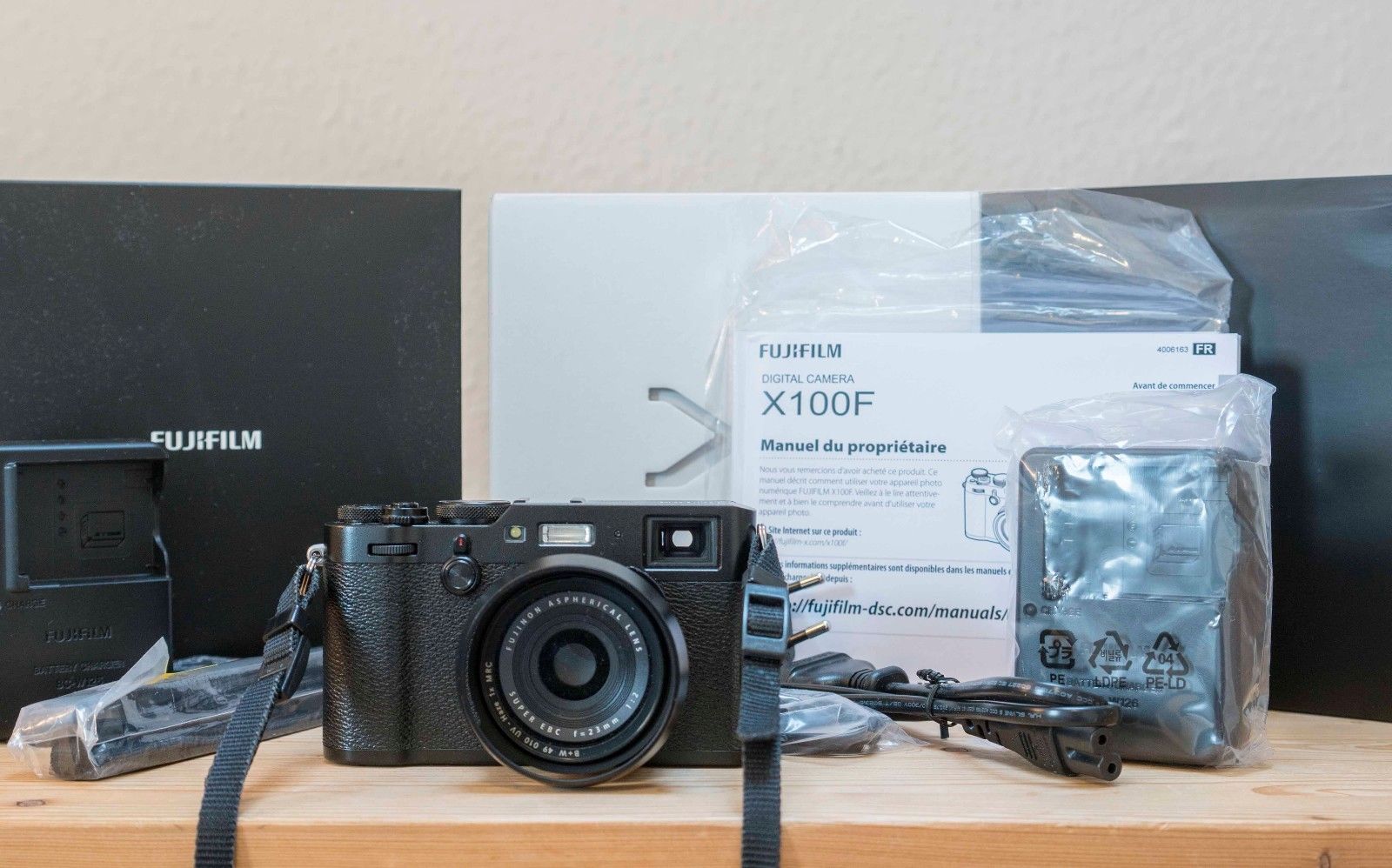 Fujifilm X series X100F 24.3MP Digitalkamera/Schwarz(aktuellstes Modell) wie neu