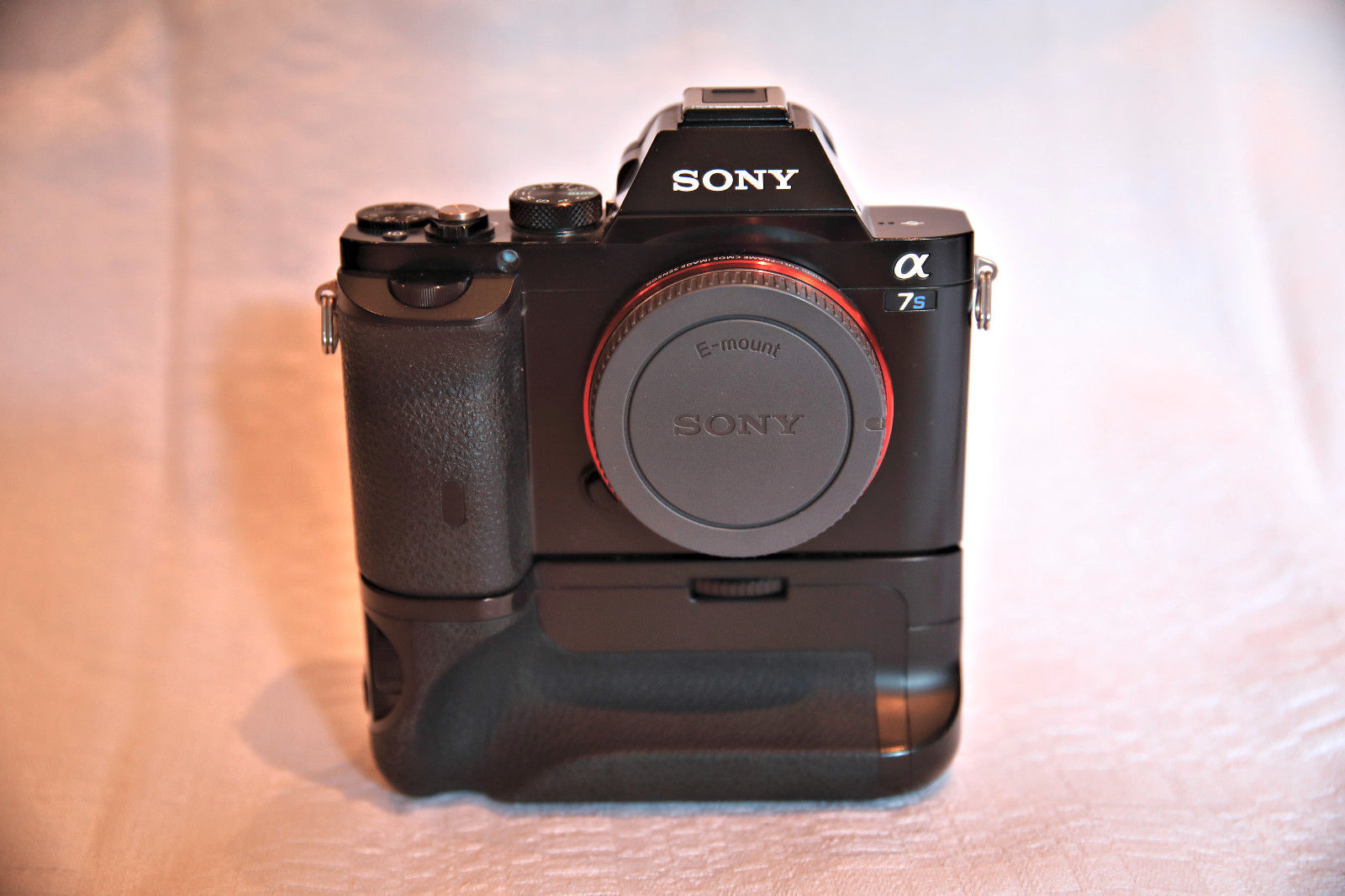 Sony Alpha 7S 12.2 MP Digitalkamera mit Batteriegriff