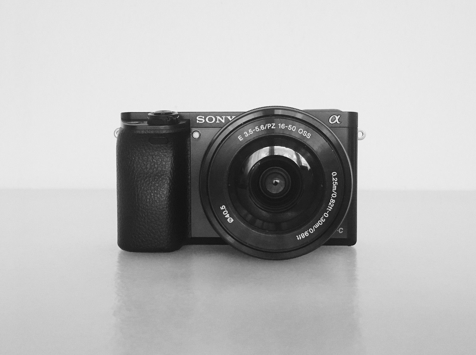 Sony Alpha 6000 Systemkamera - Schwarz inkl. Kit-Objektiv