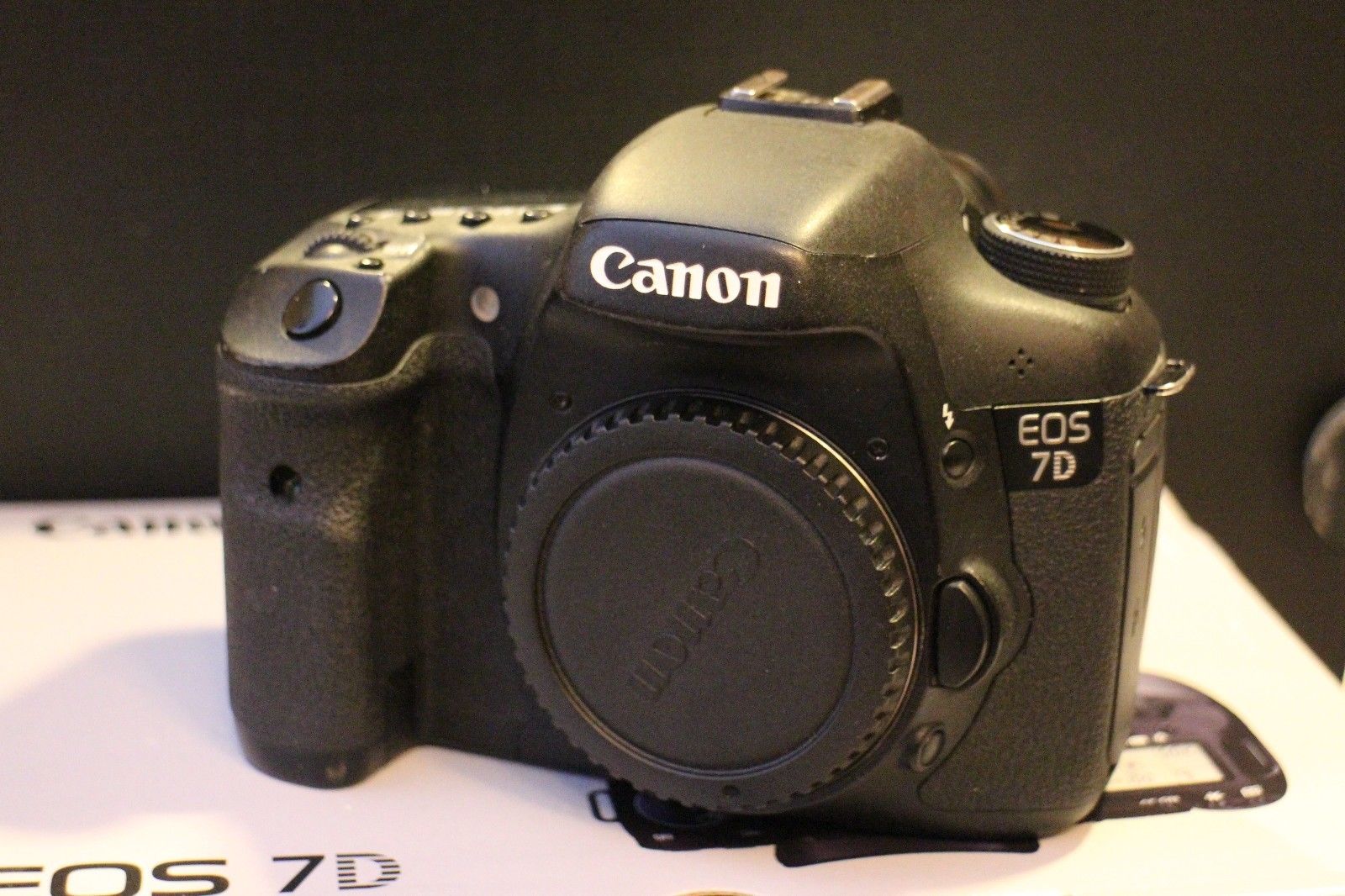 Canon EOS 7D 18.0 MP SLR-Digitalkamera - Schwarz (Nur Gehäuse)