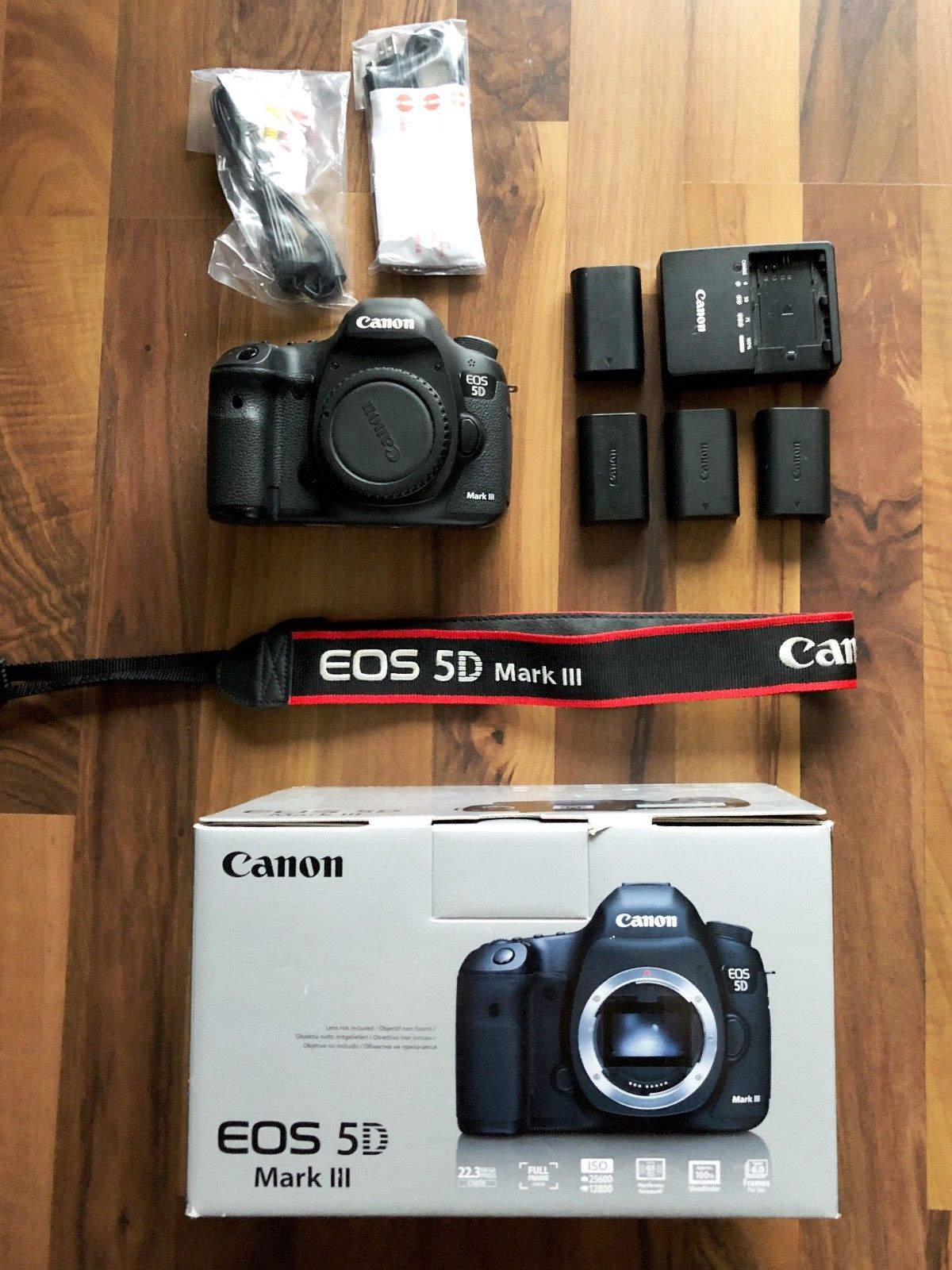 Canon EOS 5D Mark III (Nur Gehäuse) + Zubehörpaket