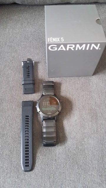  Garmin fenix 5 Saphir grau mit Metall- und Sportarmband  (in OVP und Garantie)