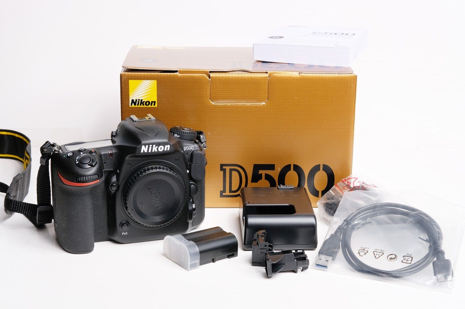 Nikon D D500 20.9MP Digitalkamera - Schwarz (Nur Gehäuse) nur 5000 Auslösungen