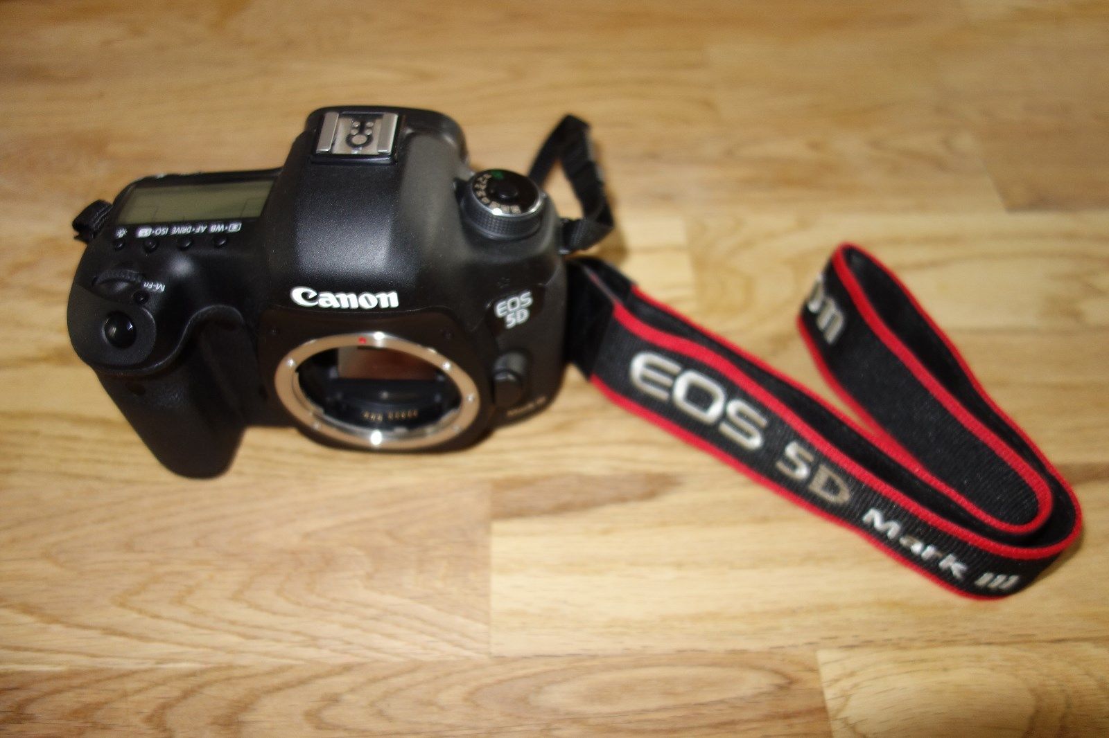 Canon EOS 5D Mark III 22.3 MP Profi-SLR, Body, nur 2129 Auslösungen + 32GB CF