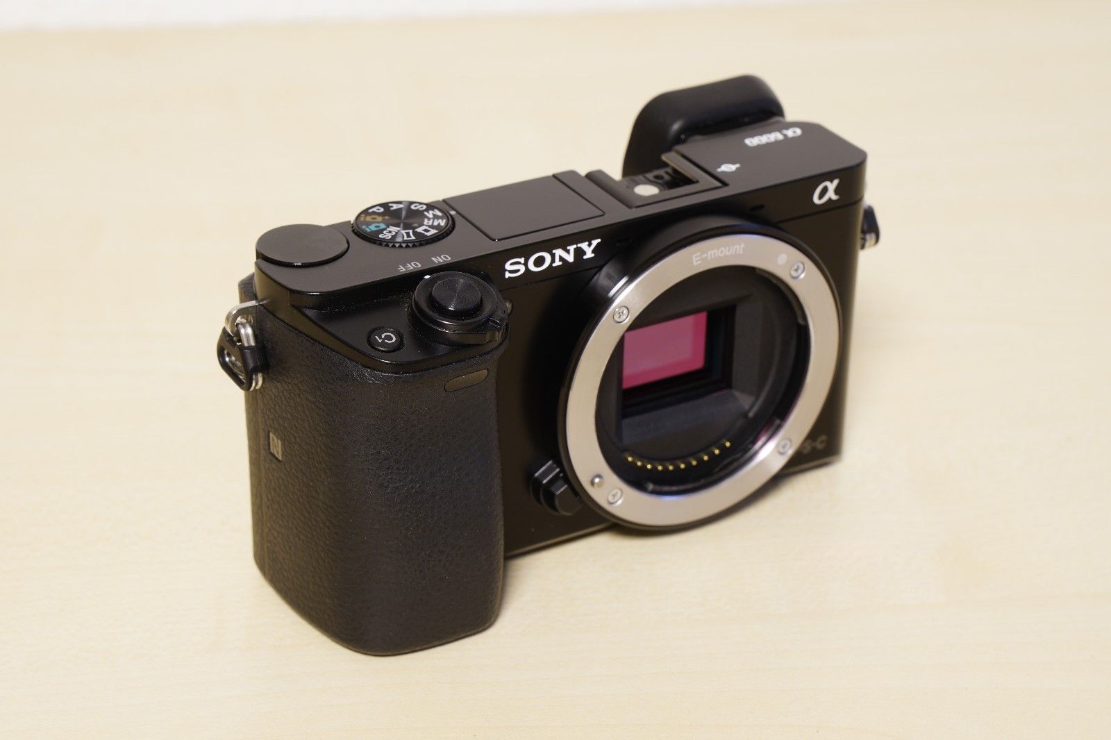 Sony Alpha ILCE-6000 24.3 MP Digitalkamera - Schwarz (Nur Gehäuse) Alpha 6000