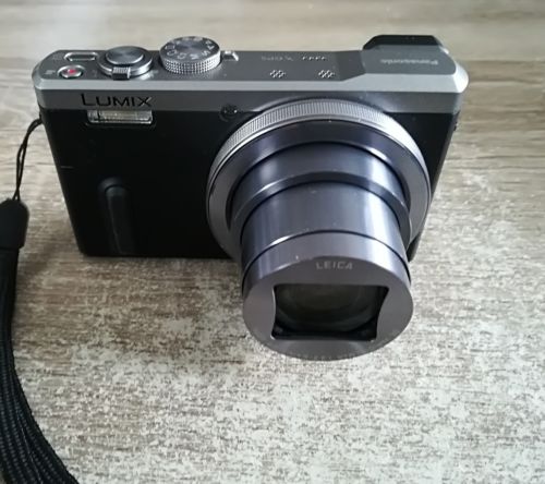 Panasonic LUMIX DMC-TZ61 18.1 MP Digitalkamera - Silber