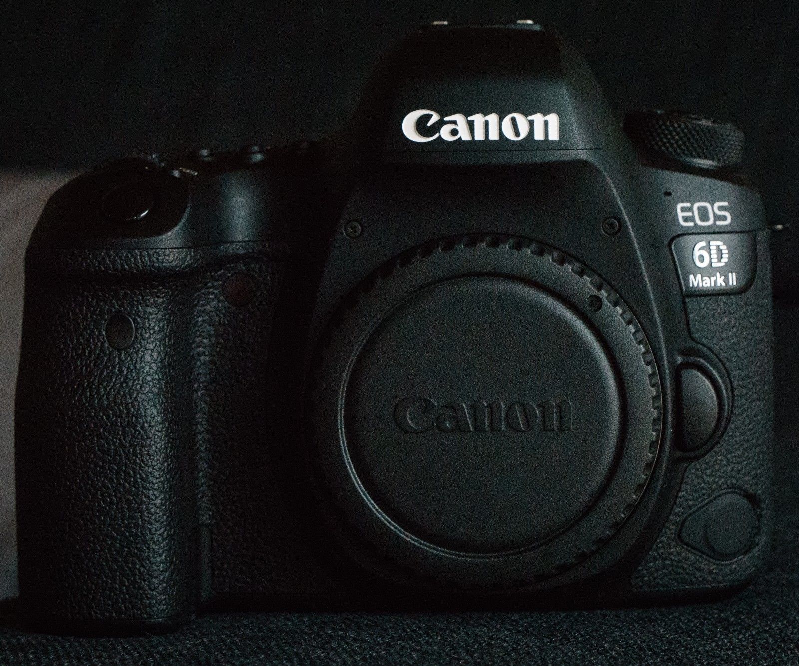 Canon EOS 6D Mark II 26.2MP Digitalkamera - Schwarz 1374 Auslösungen Neuwertig