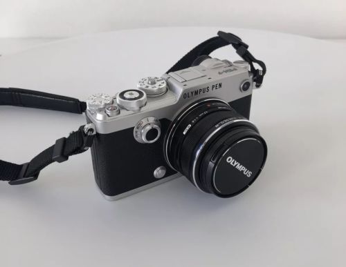 Olympus PEN-F 20.3MP Digitalkamera - Silber mit M.Zuiko Objektiv 17mm f1.8