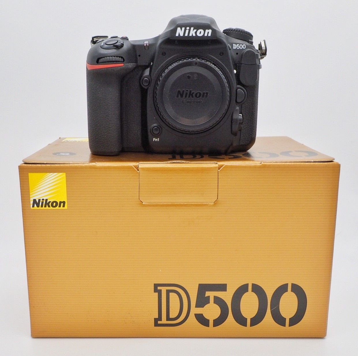 Nikon D D500 20.9MP Digitalkamera + Batteriegriff NEUWERTIG !!!!