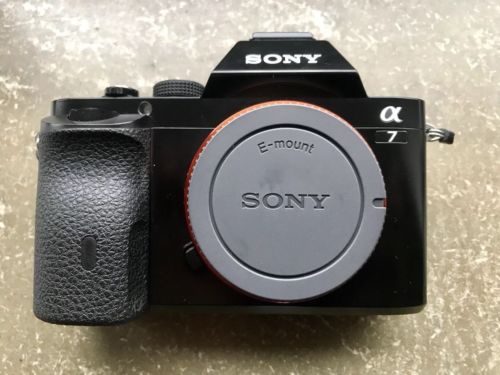 Sony Alpha ILCE-7 24.3 MP SLR-Digitalkamera - Schwarz (Nur Gehäuse)