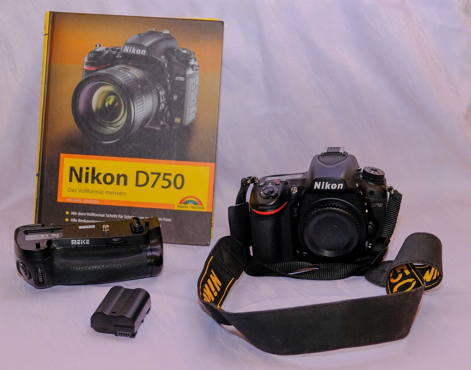 Nikon D750 24.3 MP SLR-Digitalkamera - mit Zubehörpaket