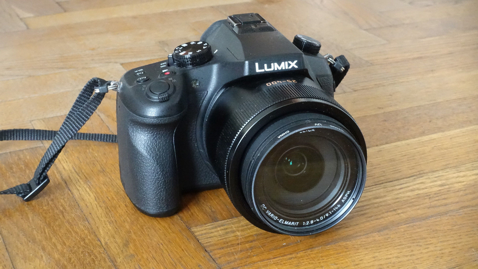 Panasonic LUMIX DMC-FZ1000 20.1 MP Digitalkamera - Schwarz - Sehr guter Zustand!