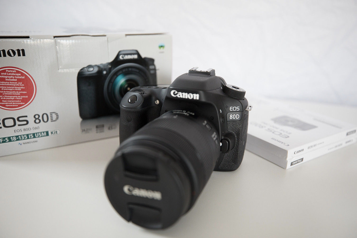 Canon EOS 80D 24.2MP Digitalkamera - Schwarz (Kit mit EF-S 18-135mm Objektiv)