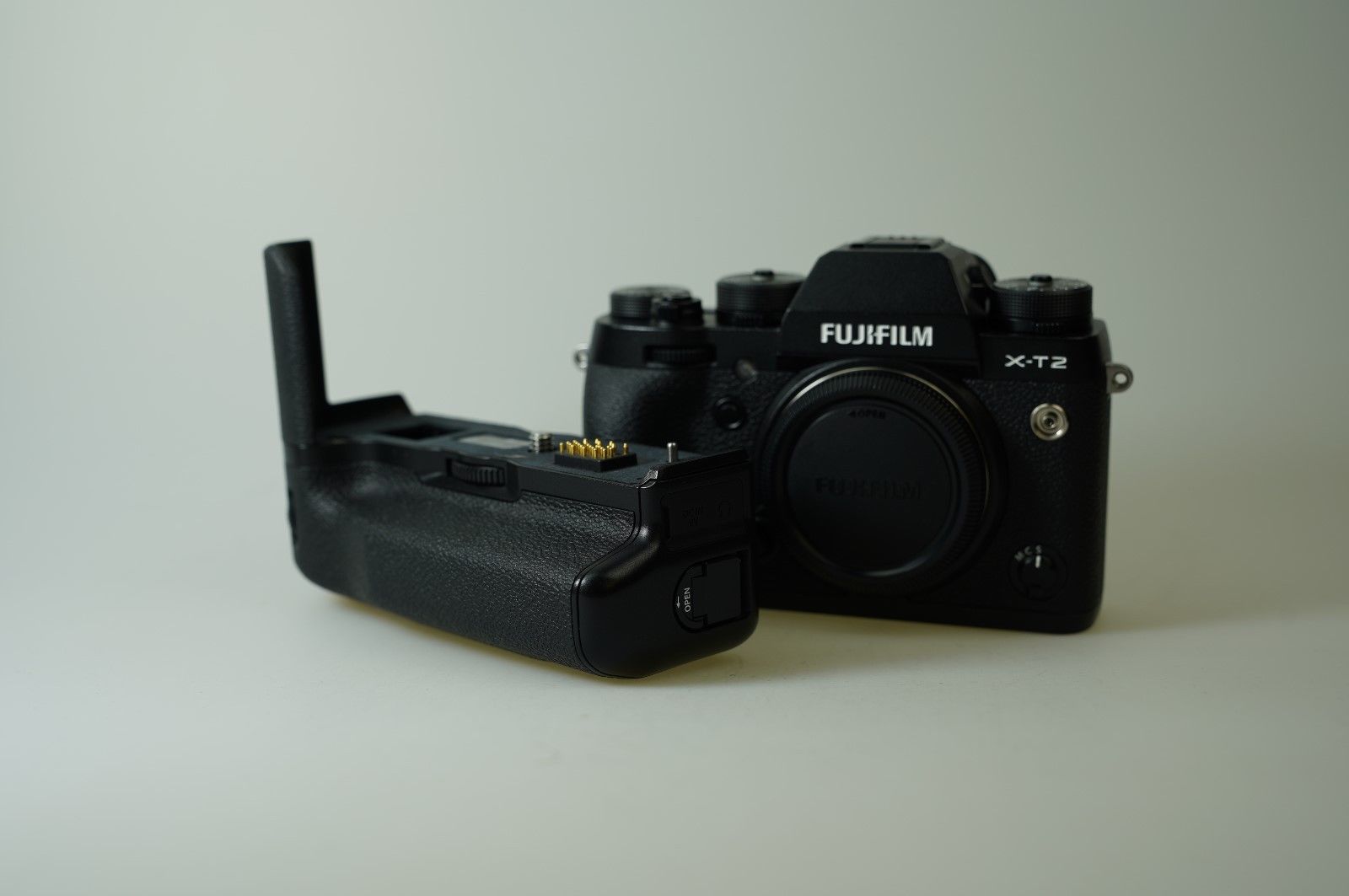 Fuji X-T2 24.3MP Digitalkamera in OVP inkl. original Batteriegriff