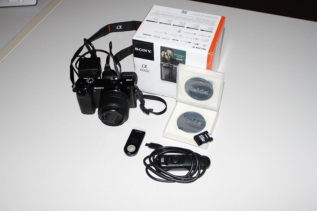 Sony Alpha ILCE-6000 24.3 MP Digitalkamera - Schwarz + Sigma 30 mm 2,8 NEUWERTIG