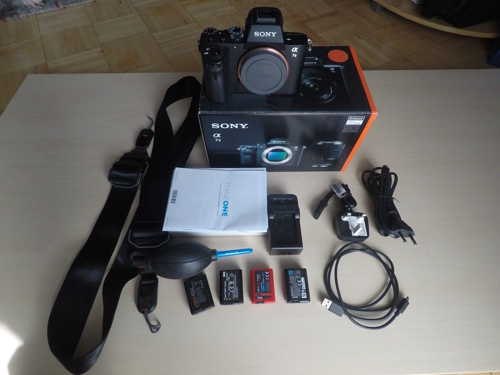 Sony Alpha 7 ii ILCE-7M2K A7II A7ii Vollformat Kamera inkl. Peak Design WIE NEU