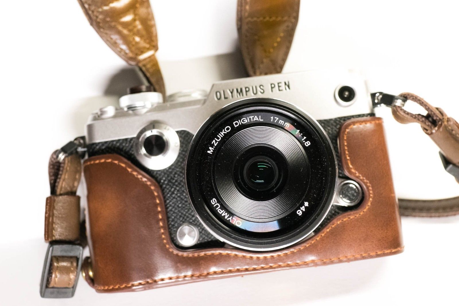 OLYMPUS  PEN-F Kamera mit 17mm 1:1.8, Decoration Kit, Premium Leder, Garantie