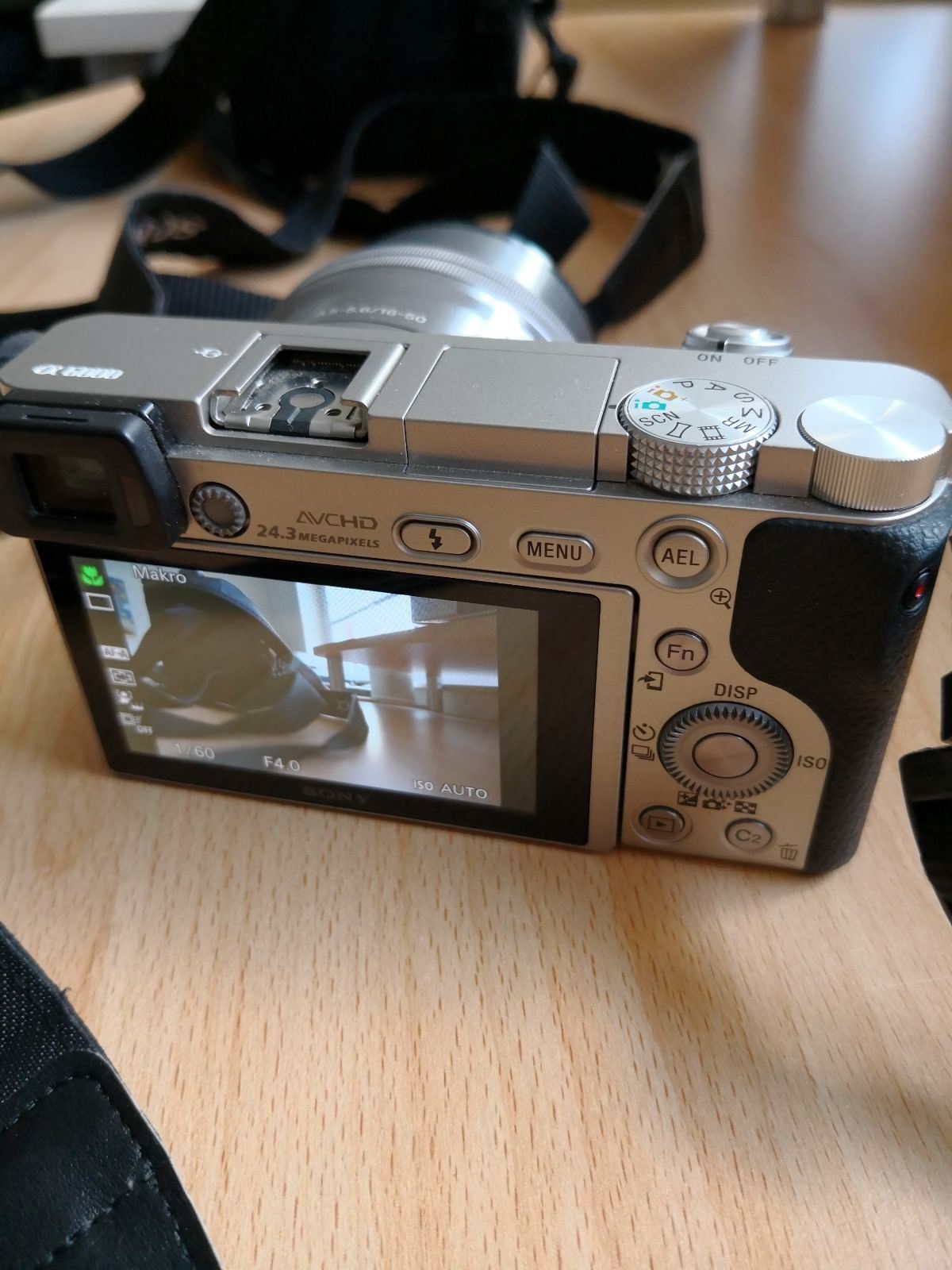 Sony Alpha 6000 Systemkamera Kit inkl. SEL-P1650 16-50mm Objektiv Full HD silber