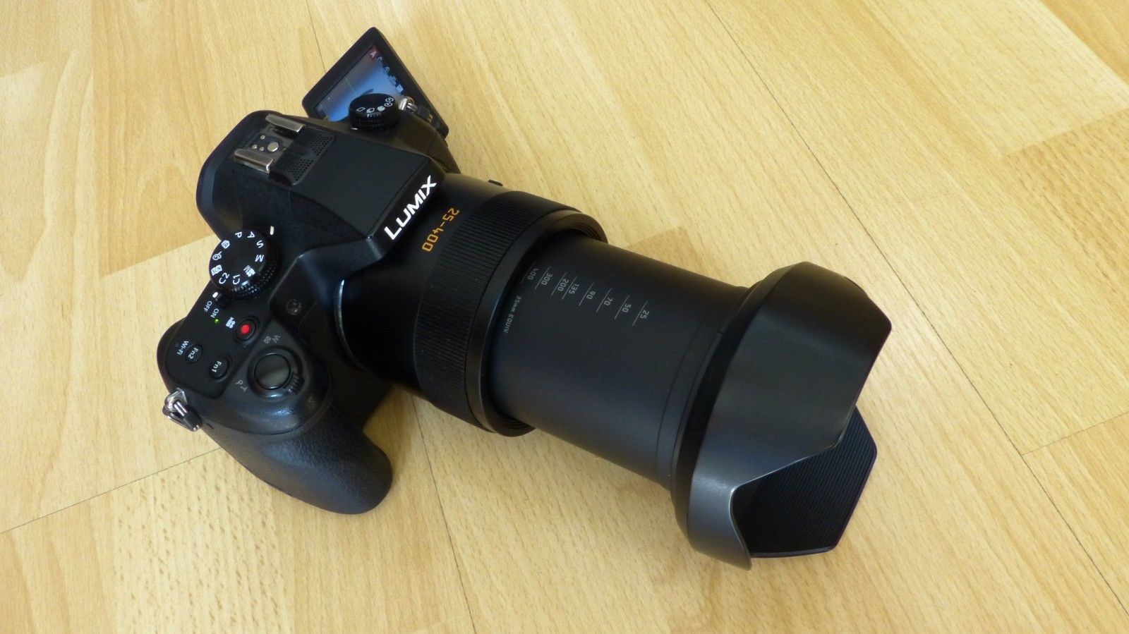 Panasonic LUMIX DMC-FZ1000 20.1 MP Bridgekamera, schwarz, Leica-Objektiv
