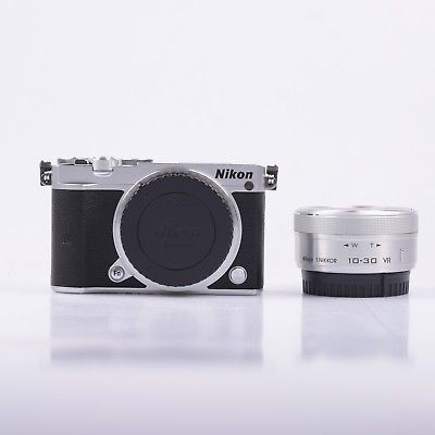 Nikon 1 J5 Systemkameras mit 10-30mm Objektiv - Silber