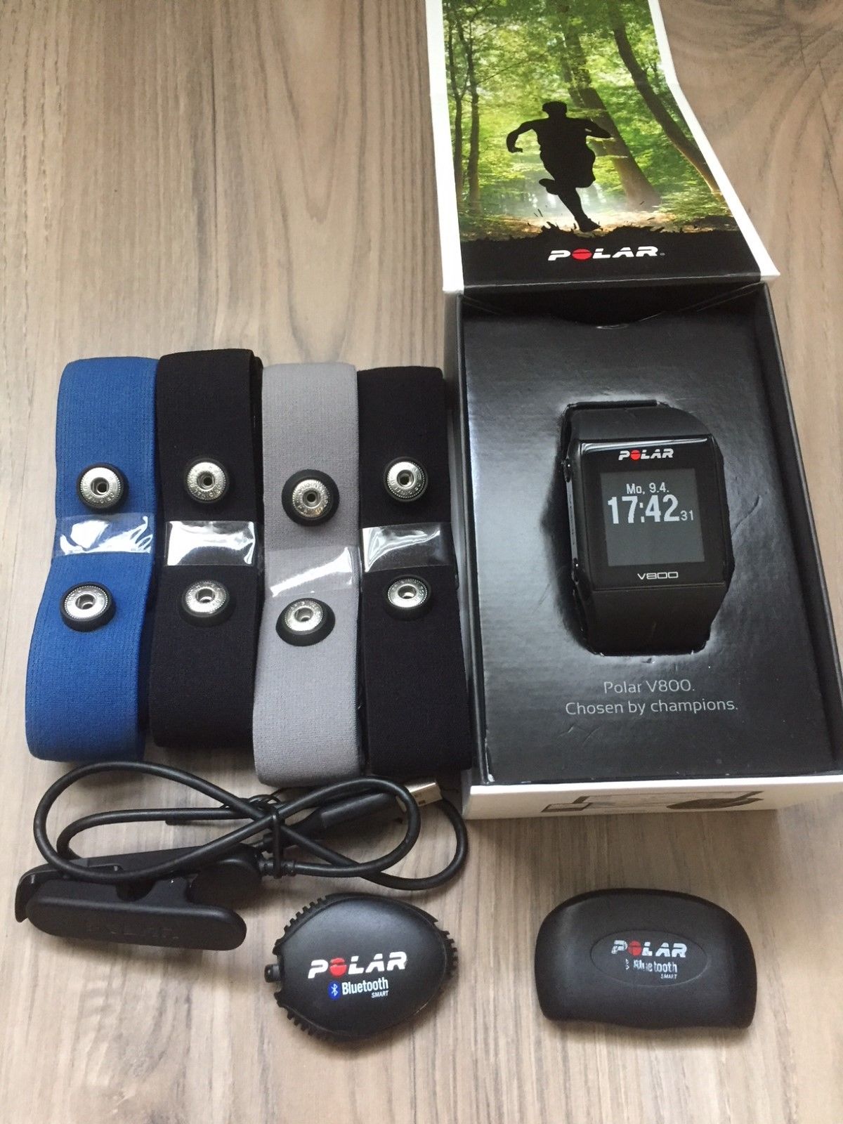 Polar V800 Black GPS, HRM Brustgurt, Lauf- und Triathlon Uhr inkl. Zubehör 