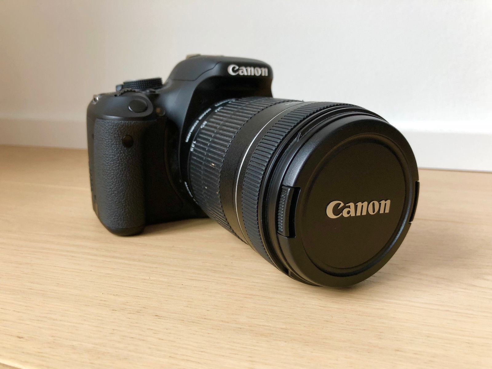 Neuwertige Canon EOS 600D Digitalkamera mit original Canon 18-135mm Objektiv