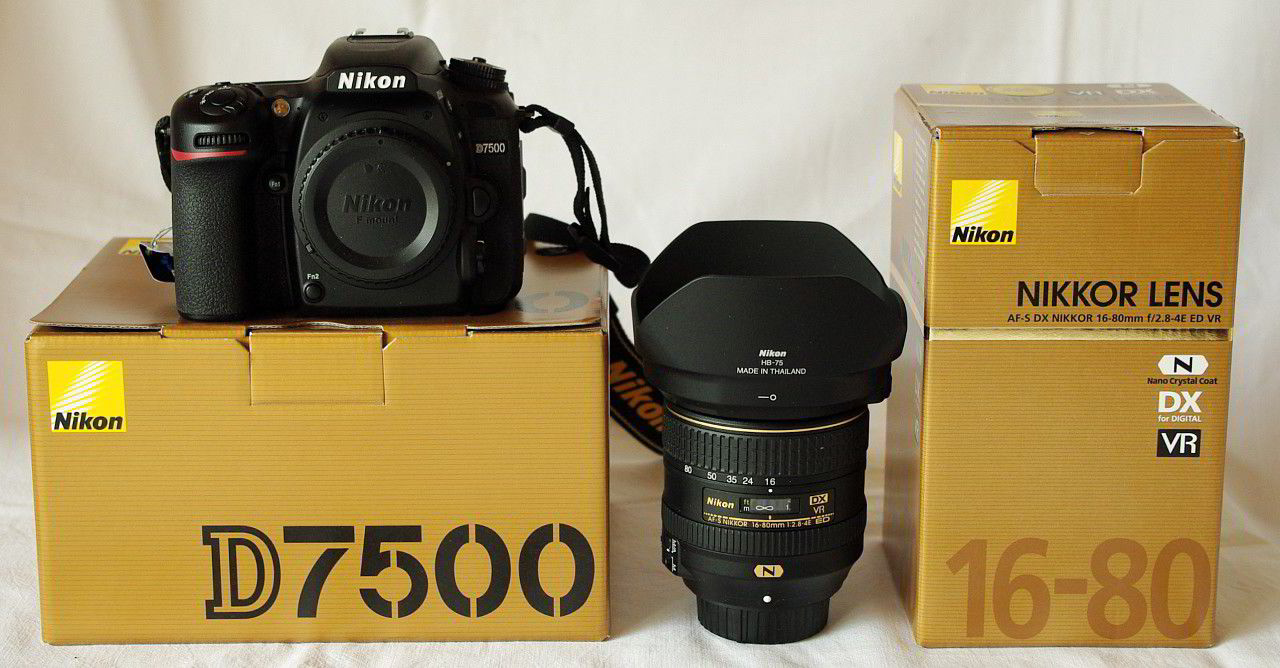 Nikon D7500-Kit + AF-S DX Nikkor 16-80mm f2.8-4.0 VR / 511 Auslösungen, Wie Neu!