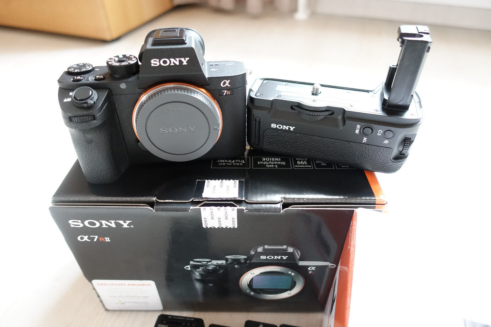 Sony Alpha ILCE-7RM2 Digitalkamera A7RII - A7R II Profi Kamera + Batterie Griff