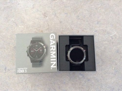 Garmin Fenix 5 Grau mit schwarzem Armband