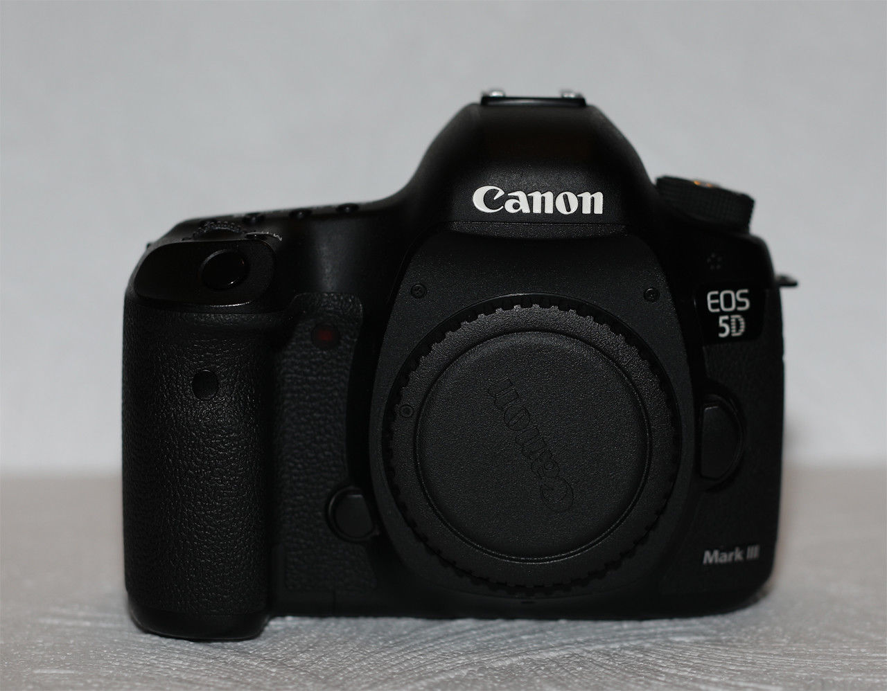 Canon EOS 5D Mark III 22.3 MP SLR-Digitalkamera (Nur Gehäuse) sehr guter Zustand