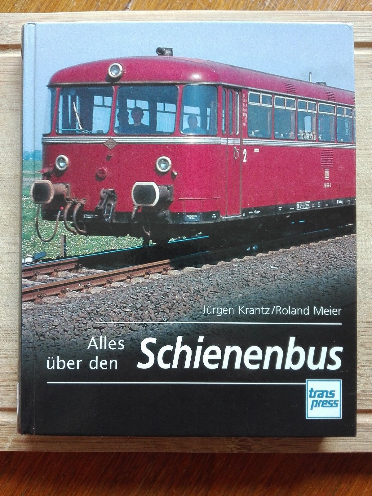 Eisenbahn Buch von Tranpress mit dem Titel: Alles über den Schienenbus.