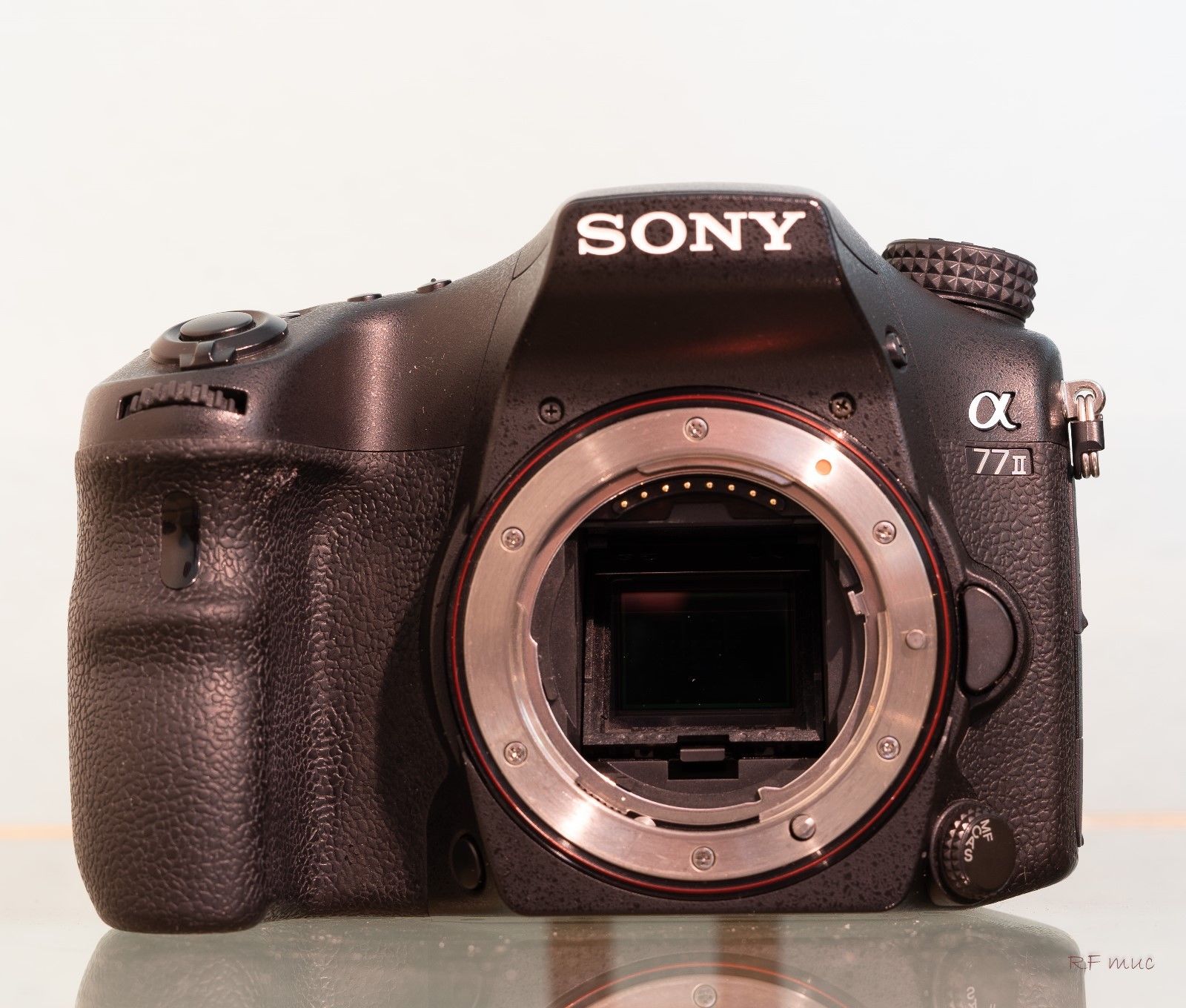 Sony Alpha ILCA-77M2 24.3 MP SLR-Digitalkamera  APS-C (Nur Gehäuse)