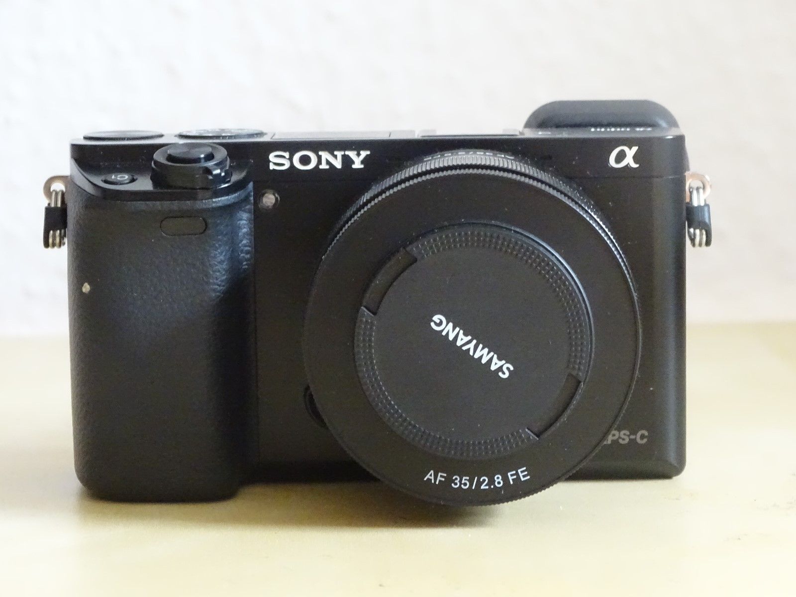 Digitalkamera Sony Alpha 6000 mit Objektiv Samyang AF 35mm F2,8