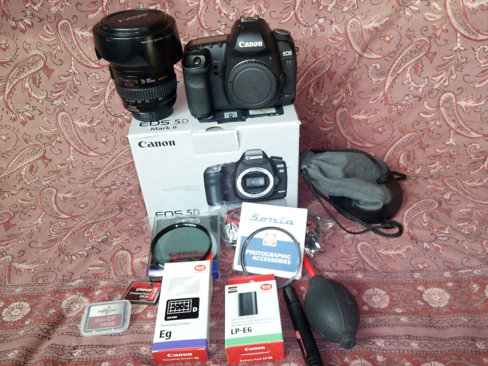 Canon EOS 5D Mark II  Digitalkamera + Canon 24-105mm 1:4L Objektiv 