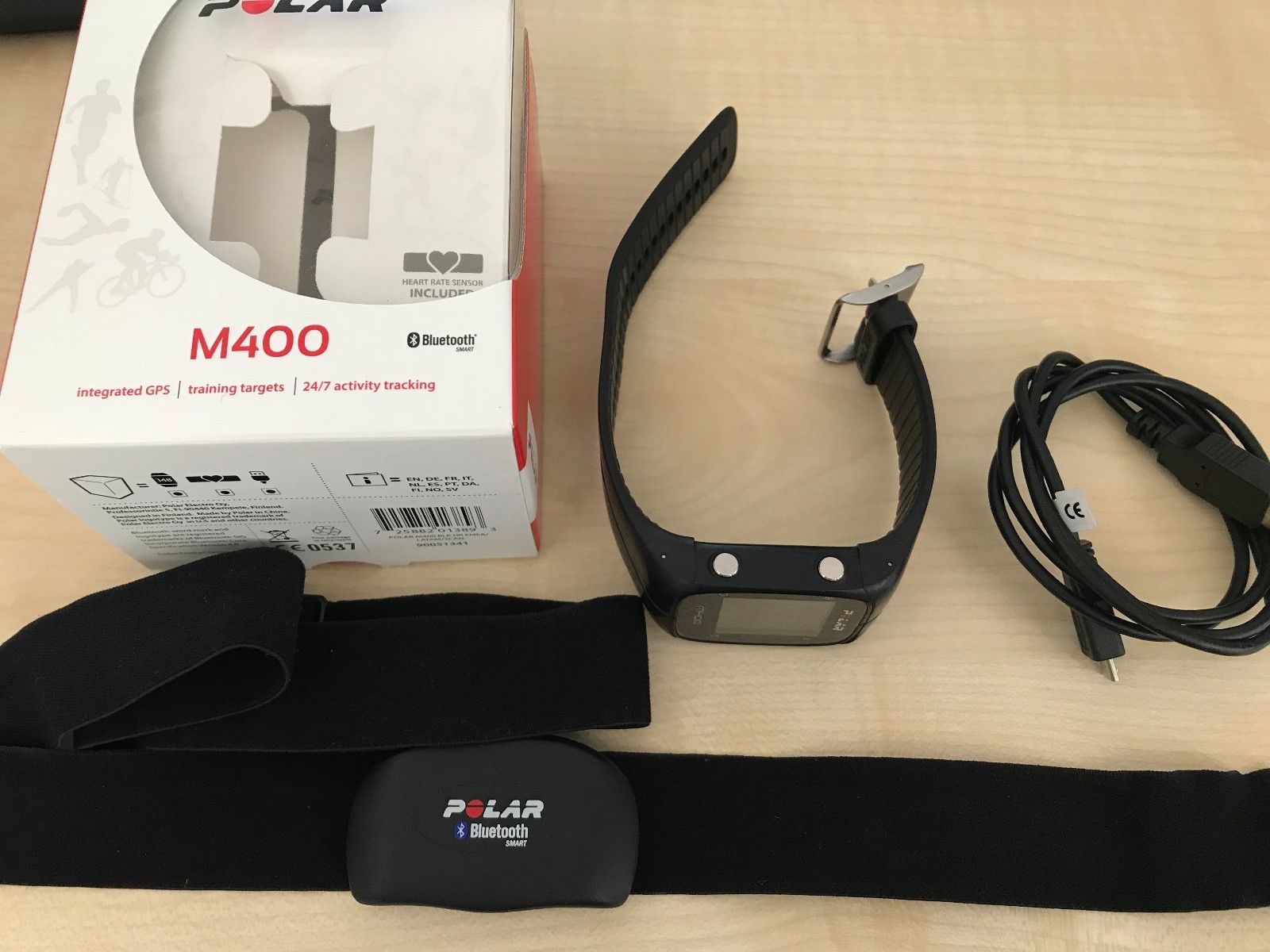 Polar M400 Laufuhr schwarz mit Brustgurt und USB Kabel
