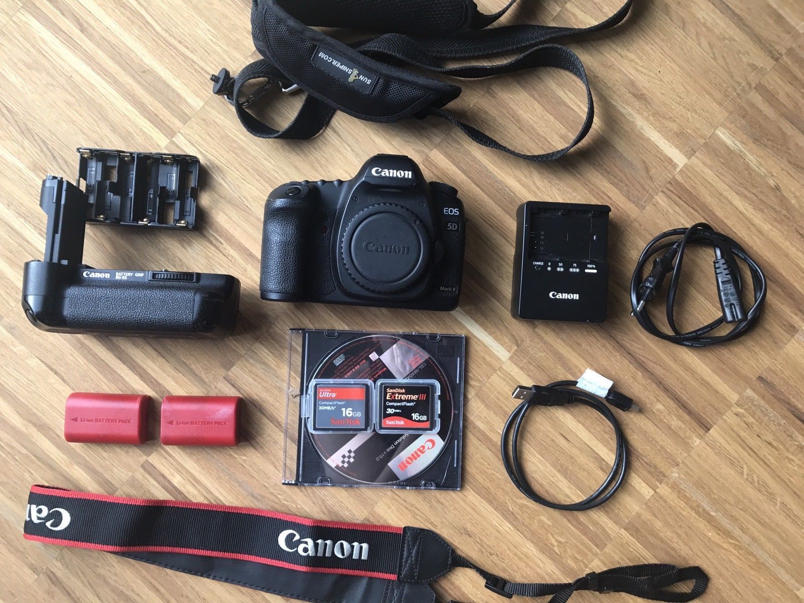 Canon EOS 5D Mark II 21,1 MP Digitalkamera mit Extras
