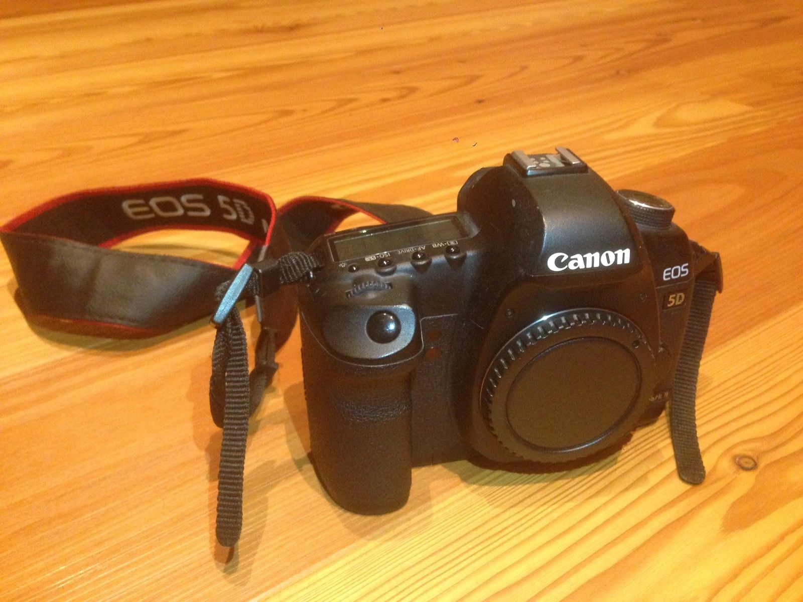 Canon EOS 5D Mark II SLR-Digitalkamera (ohne Objektive nur Body)