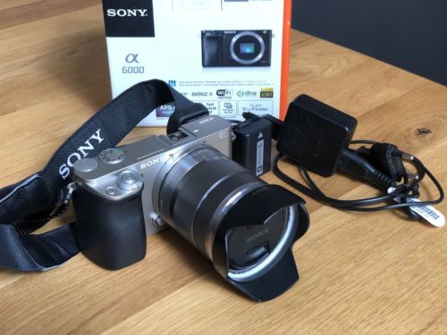 Sony Alpha 6000 Systemkamera 24MP, INKL Sony OBJEKTIV Zubehörpaket ILCE-6000