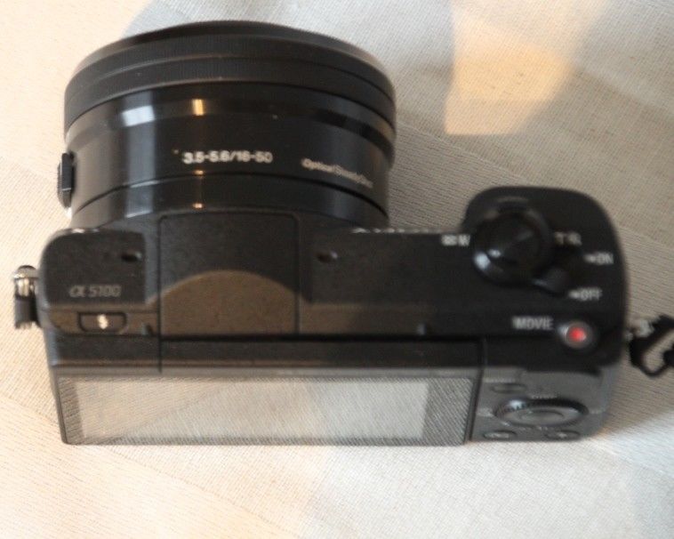 Sony Alpha ILCE-5100 24.3MP Digitalkamera - Schwarz mit Lederhülle